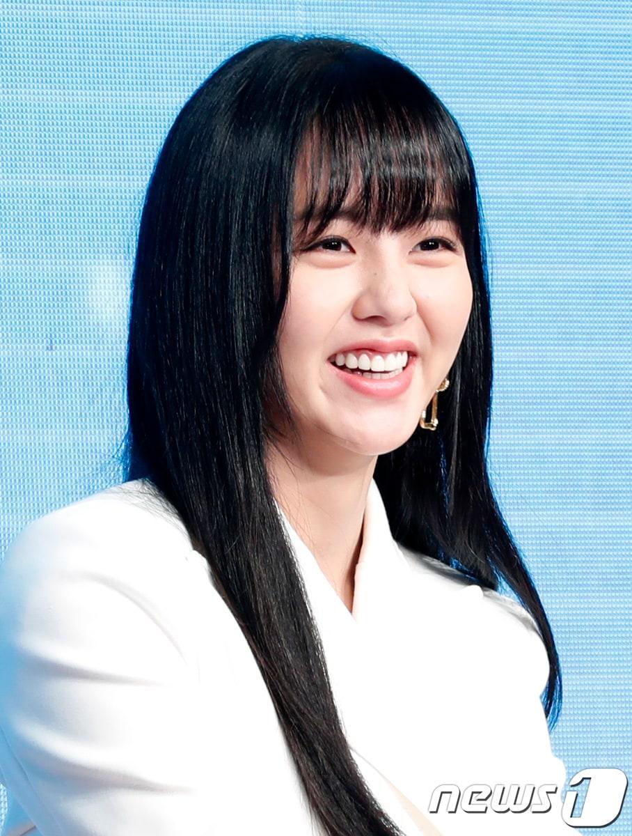 본문 이미지 - 배우 김소현이 20일 오전 서울 동대문 JW 메리어트 호텔에서 열린 넷플릭스 오리지널 시리즈 '좋아하면 울리는' 제작 발표회에 참석해 미소를 짓고 있다. 2019.8.20/뉴스1 ⓒ News1 권현진 기자