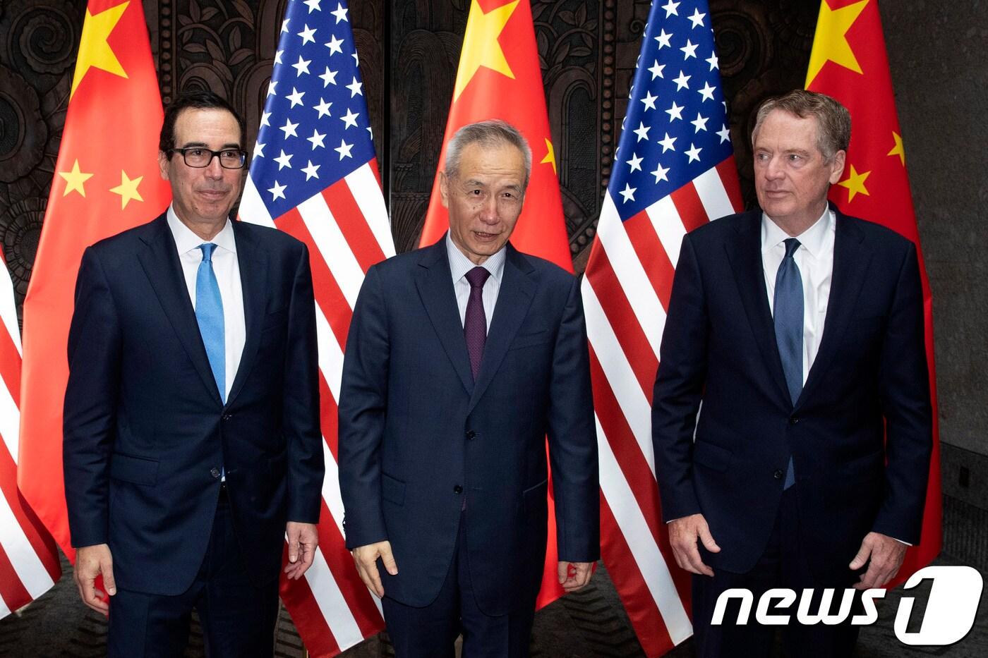 류허 중국 부총리(가운데) <자료 사진> ⓒ AFP=뉴스1