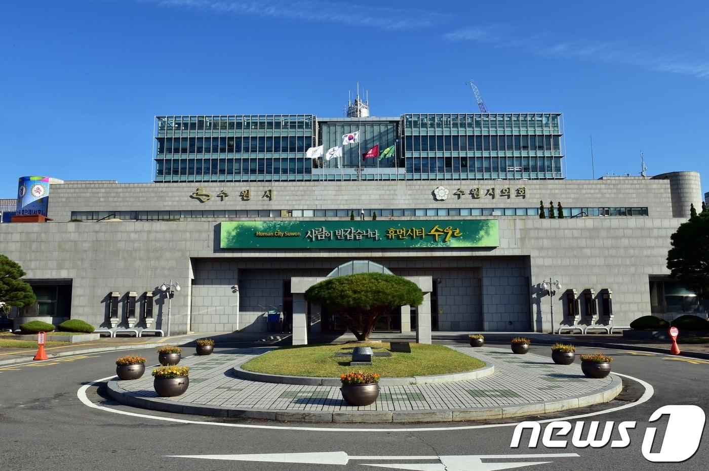 본문 이미지 - '신종 코로나바이러스 감염증'(우한폐렴) 7번째 확진환자가 발생한 가운데 경기 수원시 소재 한 어린이집 보육교사가 7번째 확진환자와 밀접접촉한 것으로 확인됐다.ⓒ 뉴스1