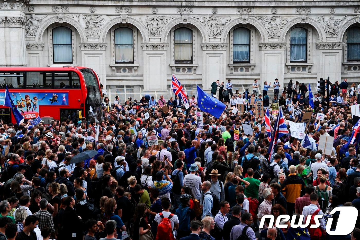 의회 정회 결정에 반발해 거리로 나온 영국 시민들 <자료사진> ⓒ AFP=뉴스1