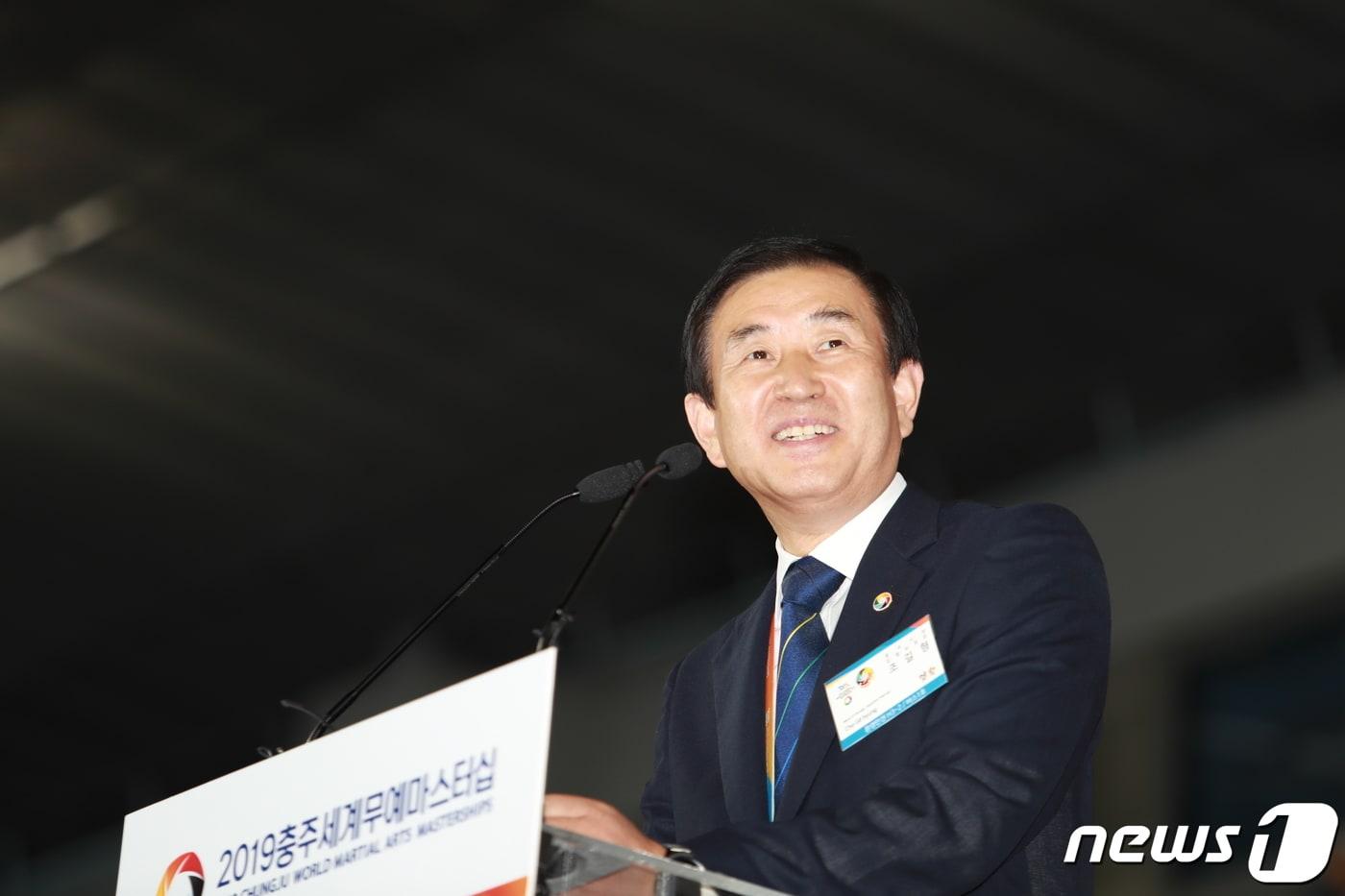 본문 이미지 - 2019 충주세계무예마스터십 집행위원장 조길형 충주시장이 30일 오후 충북 충주종합운동장에서 열린 개막식에서 환영사를 하고 있다.(충청북도 제공) 2019.8.30 ⓒ 뉴스1 송근섭 기자