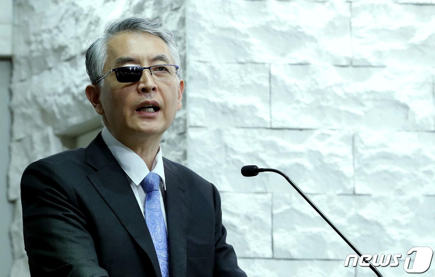 문은상 신라젠 대표이사가 4일 오후 서울 여의도 CCMM빌딩 서울시티클럽 컨벤션홀에서 열린 신라젠 기자ㆍ애널리스트 간담회에서 인사말을 하고 있다. 2019.8.4/뉴스1 ⓒ News1 박정호 기자