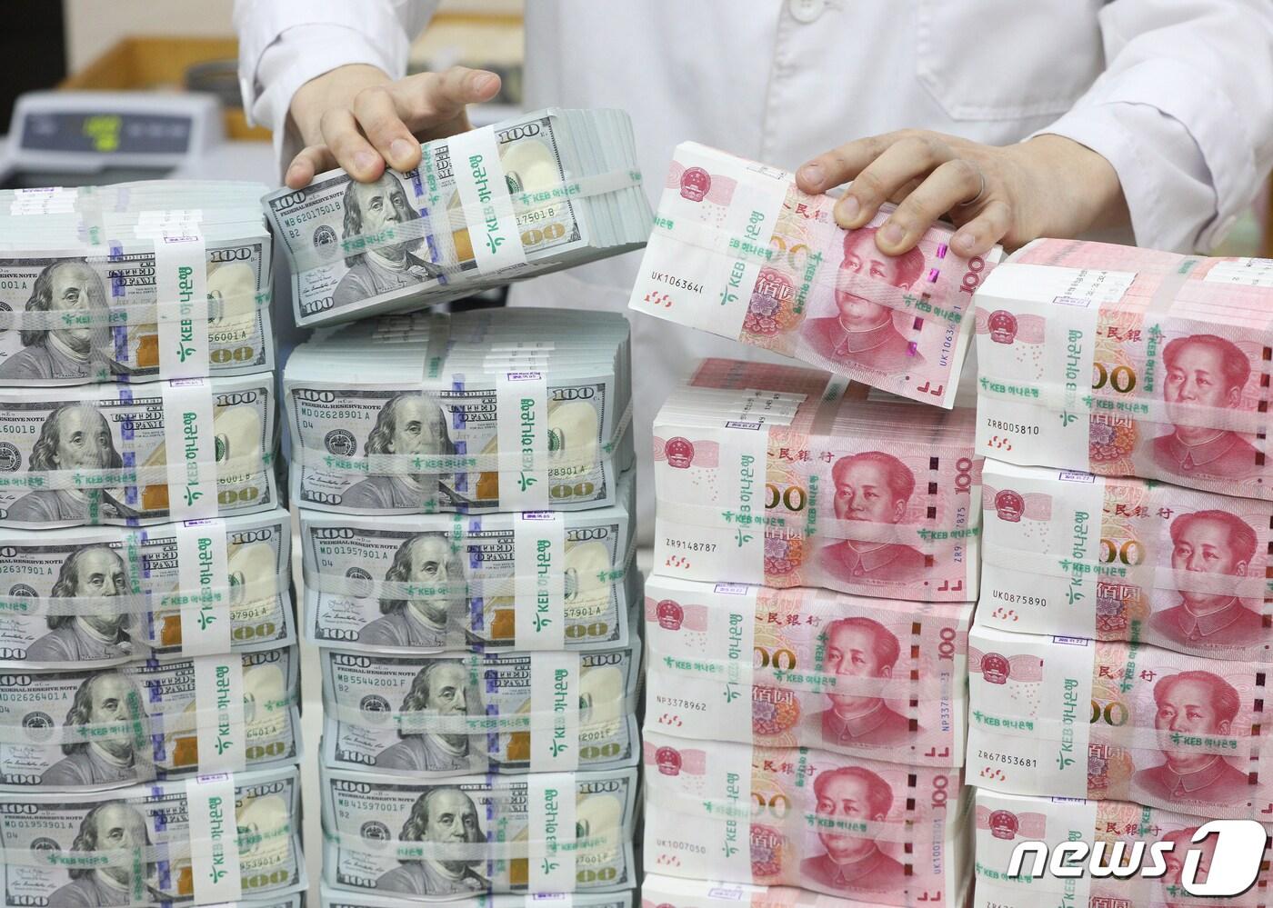 미국 중국 환율조작국 지정, 위안화 역외서 사상최저 - 뉴스1
