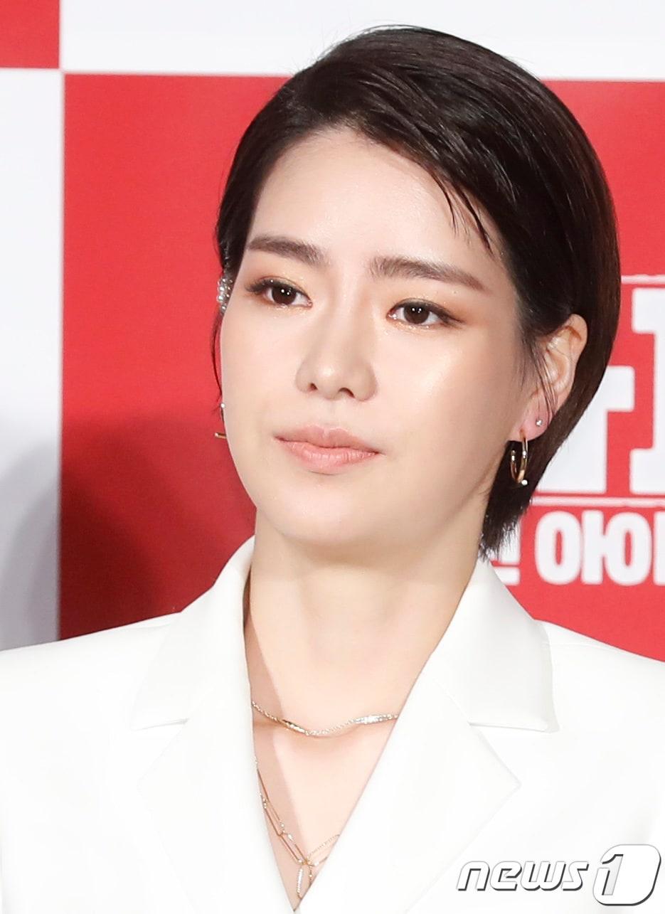 본문 이미지 - 배우 임지연이 8일 서울 광진구 롯데시네마 건대입구에서 열린 영화 ‘타짜 : 원 아이드 잭’ 제작보고회에 참석해 매력을 발산하고 있다. '타짜: 원 아이드 잭'은 인생을 바꿀 기회의 카드 원 아이드 잭을 받고 모인 타짜들이 목숨을 건 한판에 올인하는 이야기를 그린 작품이다. 2019.8.8/뉴스1 ⓒ News1 권현진 기자