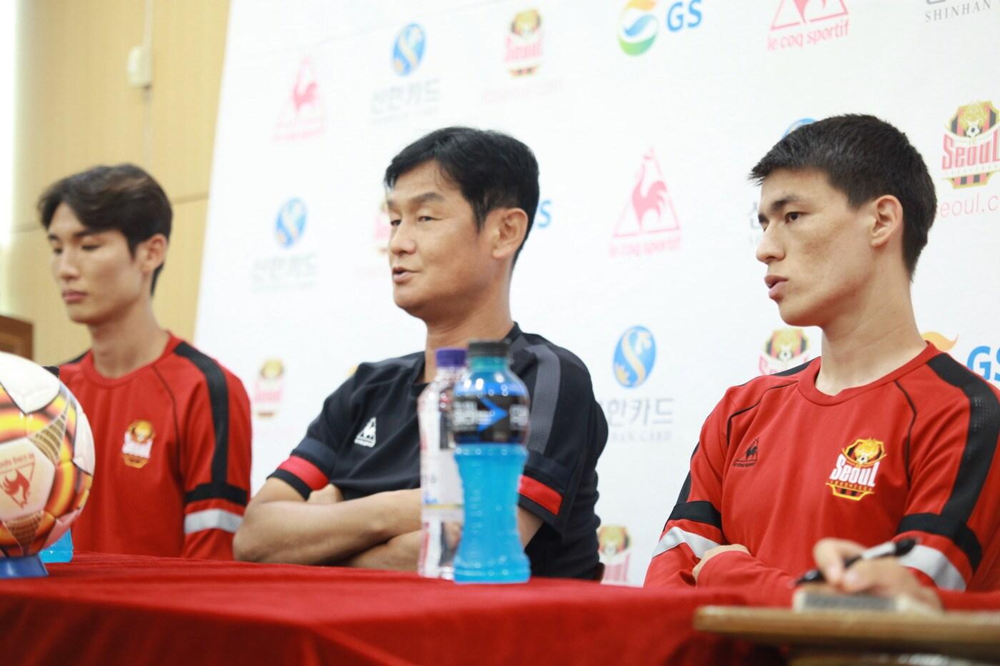 본문 이미지 - FC서울 미디어데이에 참석한 정현철(왼쪽부터), 최용수 감독, 알리바예프. (FC서울 제공) ⓒ 뉴스1