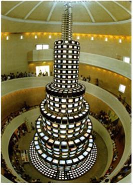 본문 이미지 - 1988년 백남준 '다다익선'이 완성된 당시 일반인들에게 공개된 모습.(국립현대미술관 제공)ⓒ 뉴스1