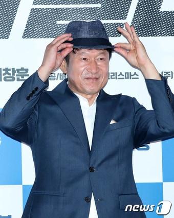 본문 이미지 - 배우 김응수가 포즈를 취하고 있다. 2019.9.11 ⓒ 뉴스1 권현진 기자