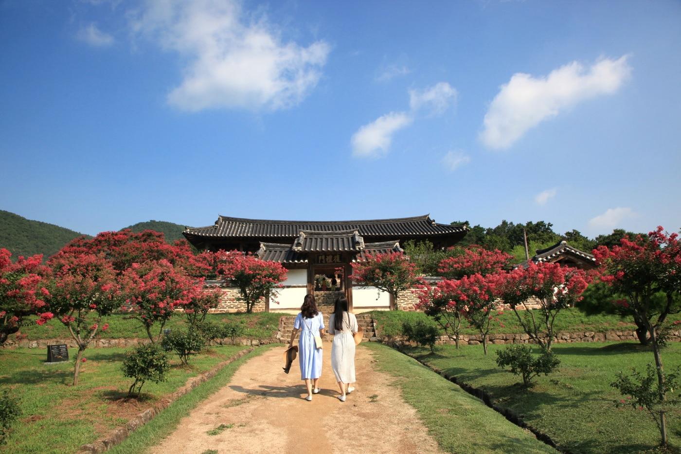 병산서원의 첫인상은 자연에 몸을 낮춘 듯 보인다. 관광공사 제공