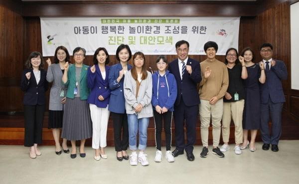 본문 이미지 - 토론회 단체 사진  ⓒ 뉴스1