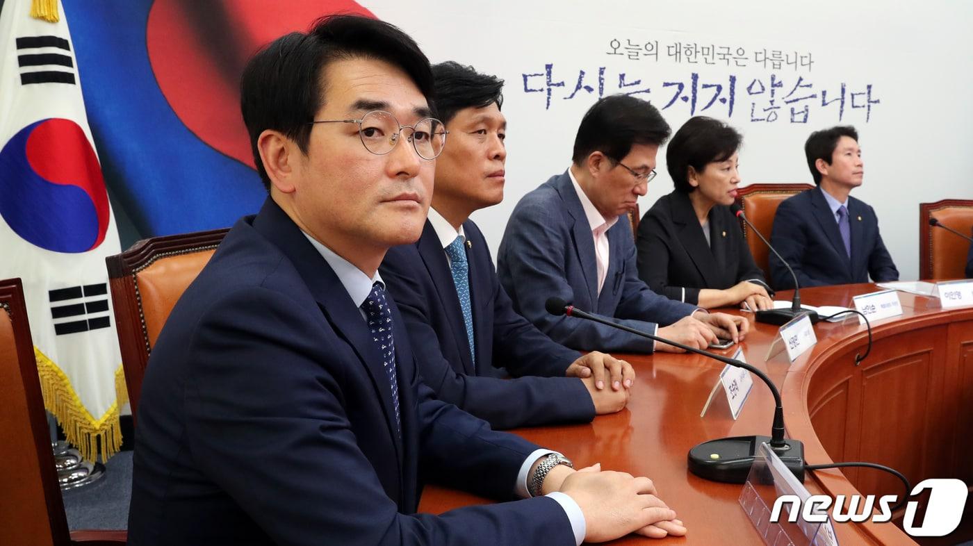 본문 이미지 - 24일 서울 여의도 국회에서 열린 유치원3법 본회의 처리를 위한 더불어민주당 '유아교육보육공공성강화특별위원회' 간담회에 법안을 발의한 박용진 더불어민주당의원이 참석했다. 2019.9.24/뉴스1 ⓒ News1 이종덕 기자