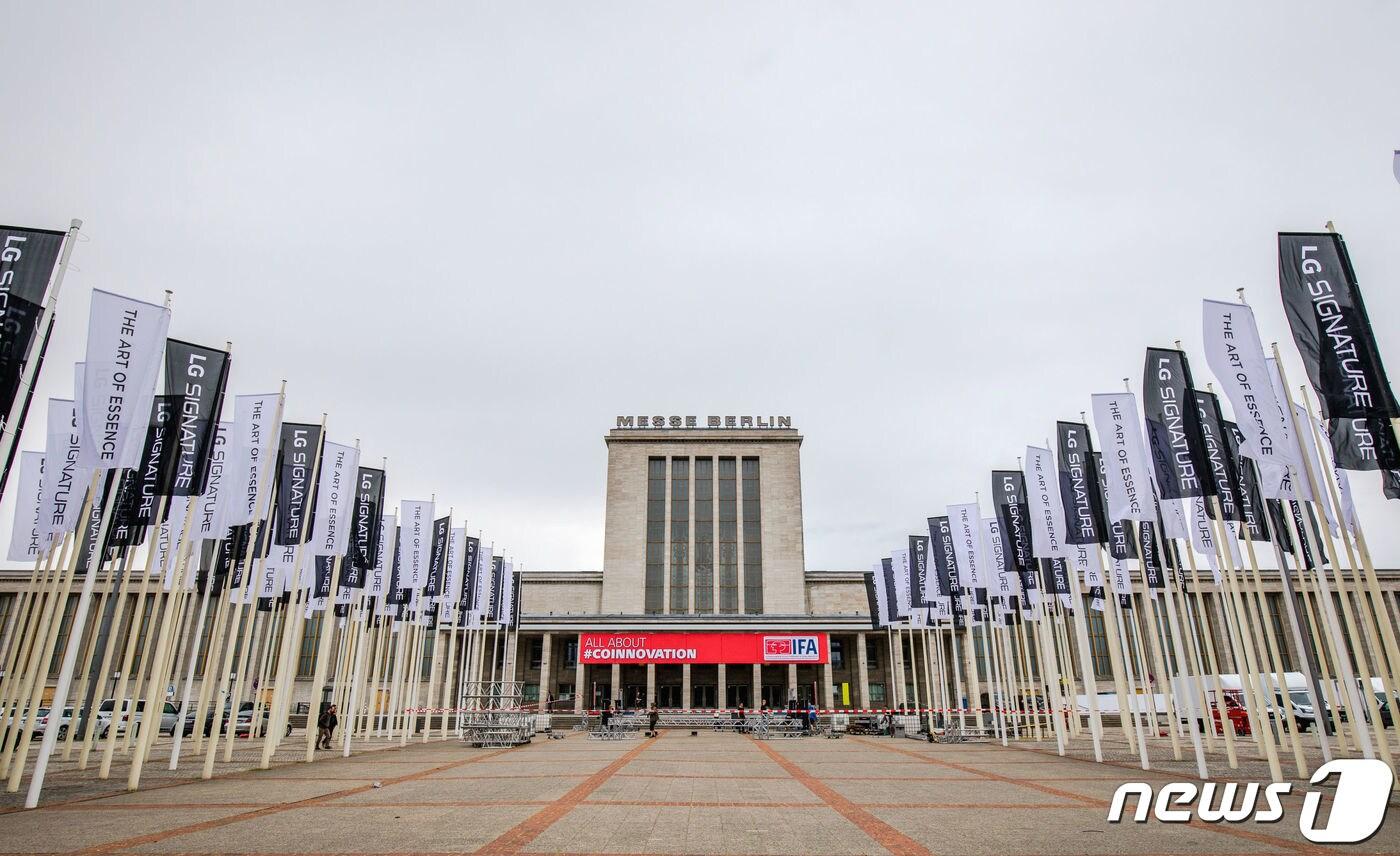 본문 이미지 - 지난 2019년 유럽 최대 가전전시회 ‘IFA 2019’가 열리는 독일 베를린 ‘메세 베를린(Messe Berlin)’ 입구. 2019.9.4/뉴스1
