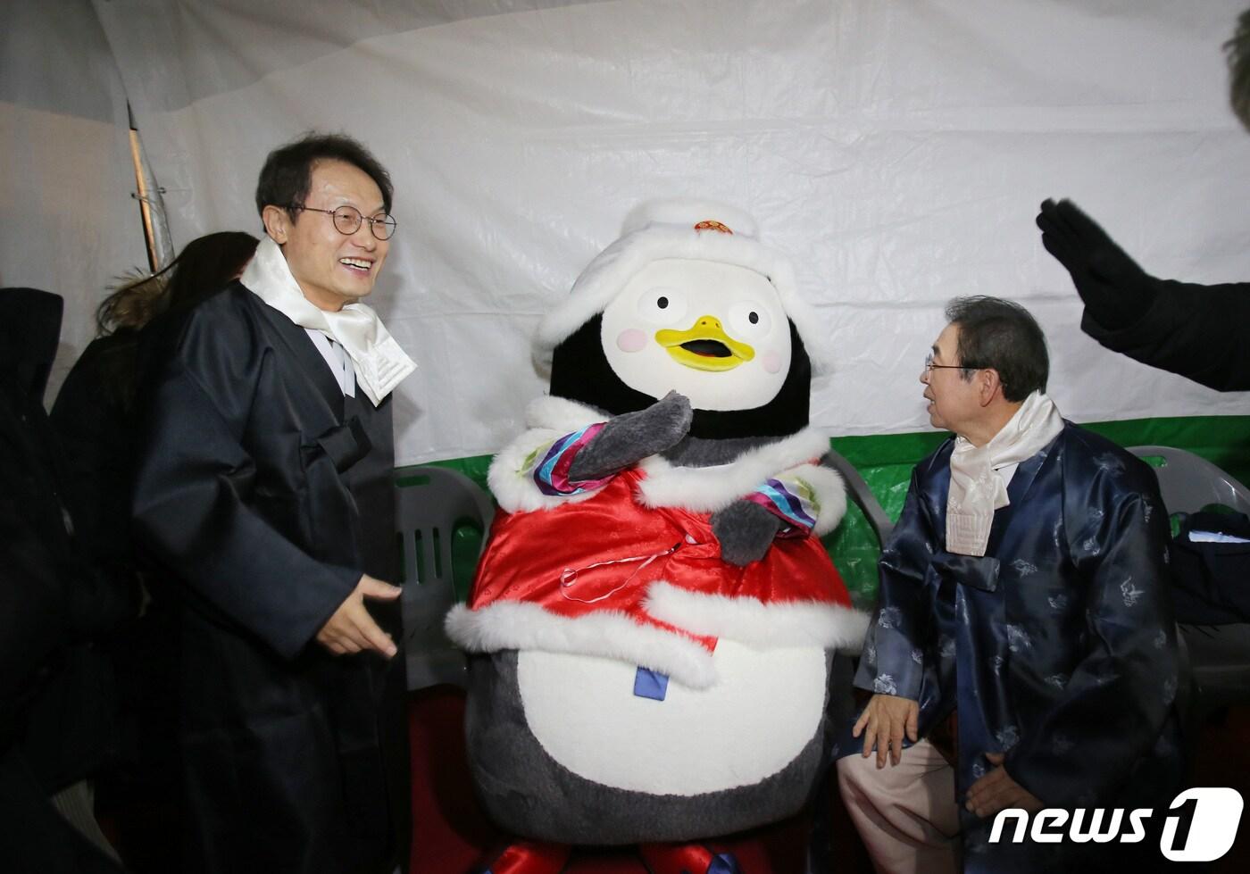 한복입고 펭하!