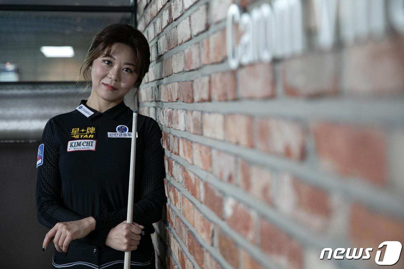 당구 선수 김가영이 10일 오후 서울 여의도의 한 당구장에서 뉴스1과 인터뷰에 앞서 포즈를 취하고 있다. 2020.1.10/뉴스1 ⓒ News1 이승배 기자