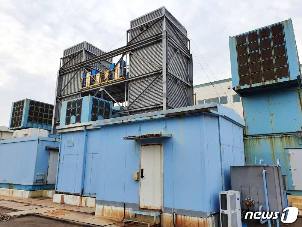 본문 이미지 - 제주 최장수 발전기로 1일자로 42년 만에 폐지된 제주GT(가스터빈) 3호기 외관.(한국중부발전 제주본부 제공)2020.1.10 /뉴스1ⓒ News1