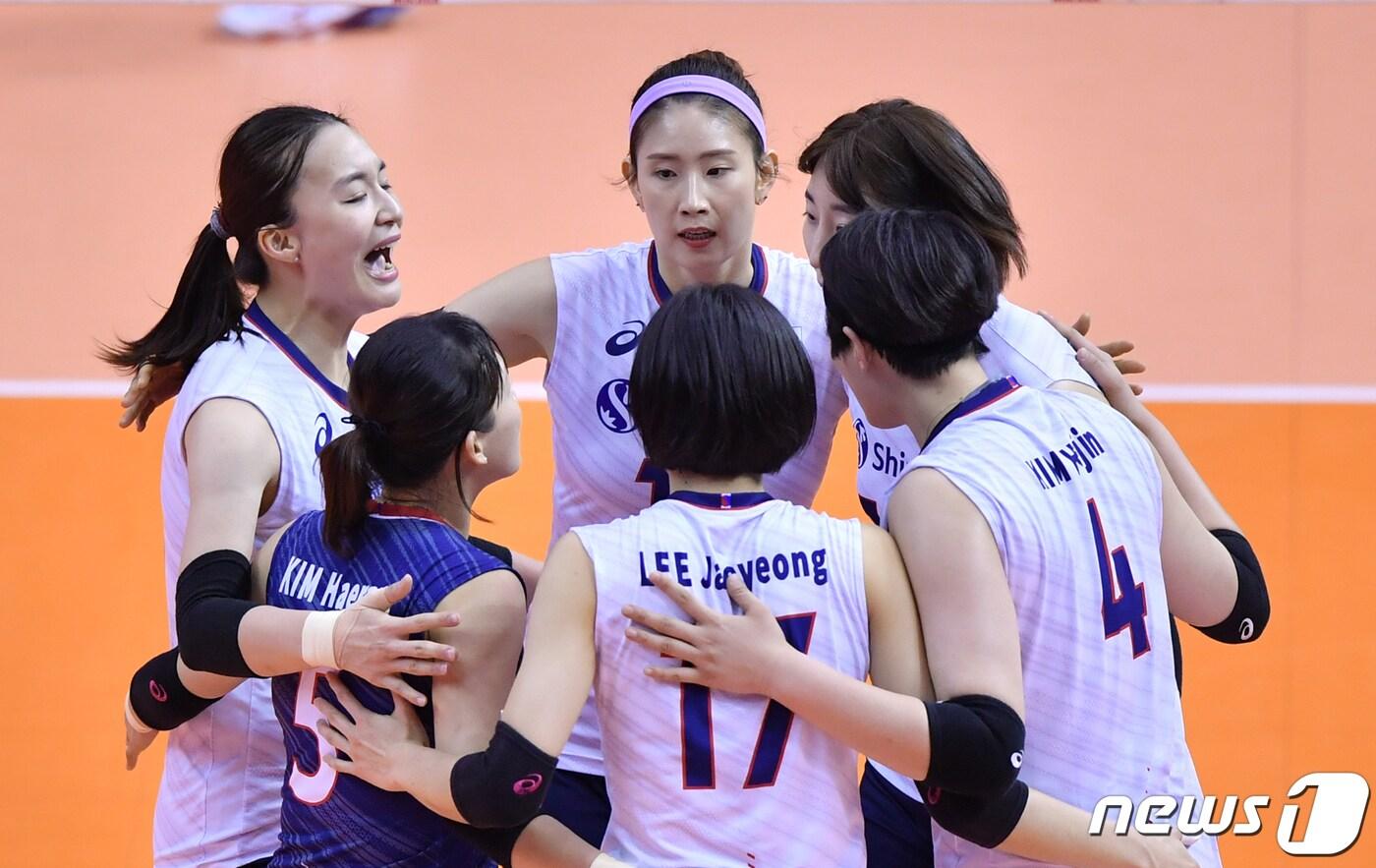 한국 여자 배구 대표팀 선수단. (국제배구연맹 제공) 2020.1.12/뉴스1