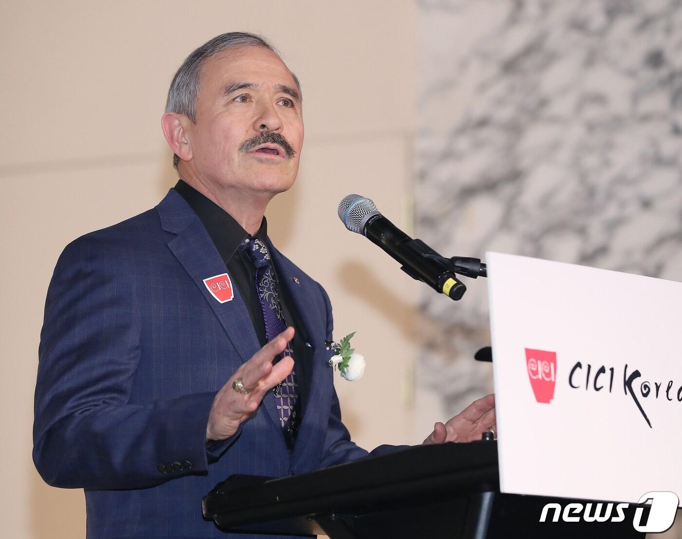 본문 이미지 - 해리 해리스 주한미국대사가 지난 1월14일 오후 서울 강남구 인터컨티넨탈 서울 코엑스 호텔에서 열린 ‘CICI KOREA 2020’ 시상식에서 축사를 하고 있다. 2020.1.14/뉴스1 ⓒ News1 김진환 기자