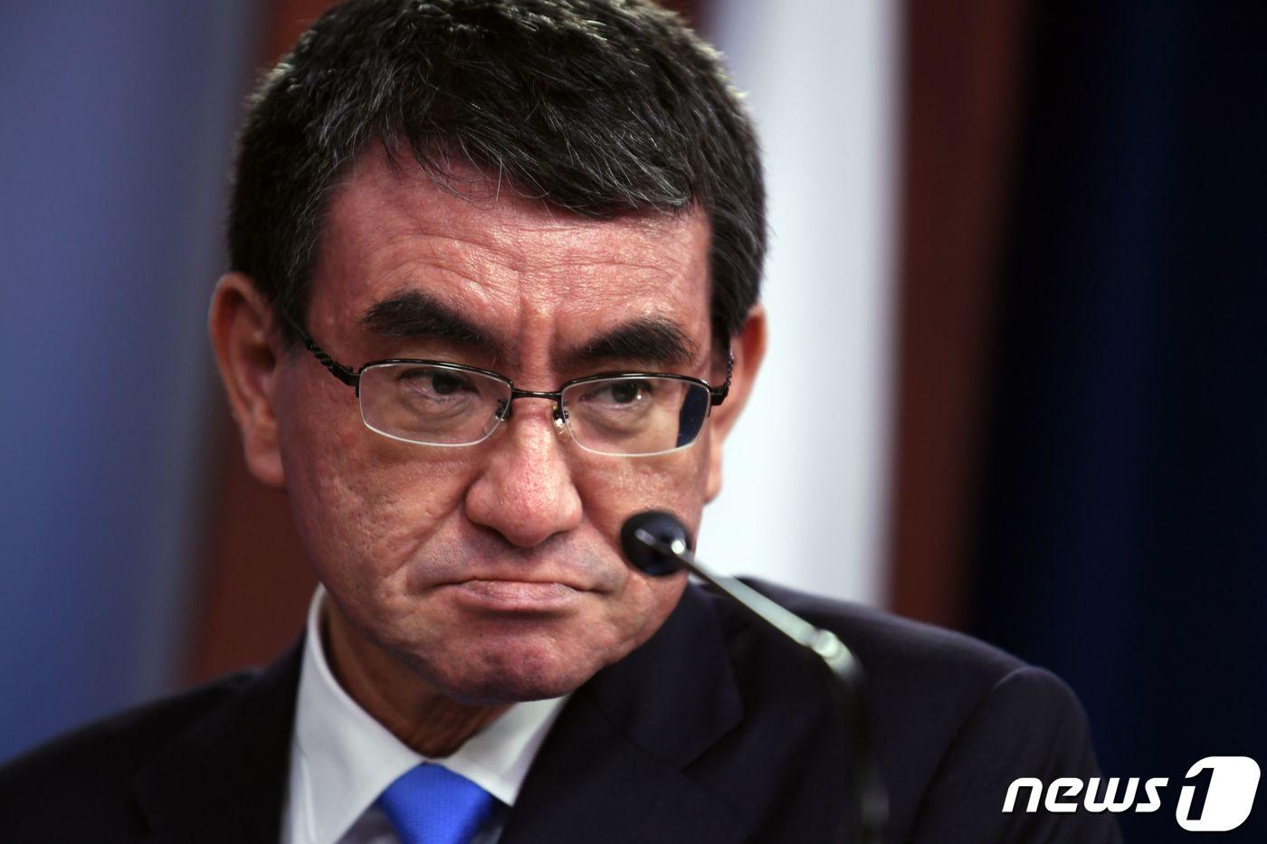 고노 다로 일본 방위상이 14일(현지시간) 워싱턴 국방부에서 마크 에스퍼 미국 국방장관과 기자회견을 하고 있다. ⓒ AFP=뉴스1 ⓒ News1 우동명 기자