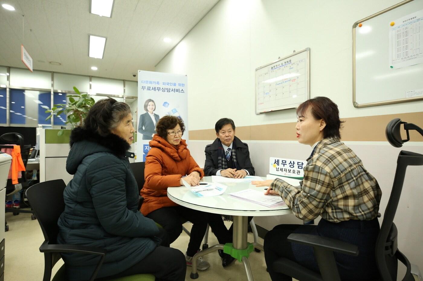 본문 이미지 - 구로구가 운영하는 다문화 외국인 세무상담 서비스(구로구 제공) ⓒ 뉴스1