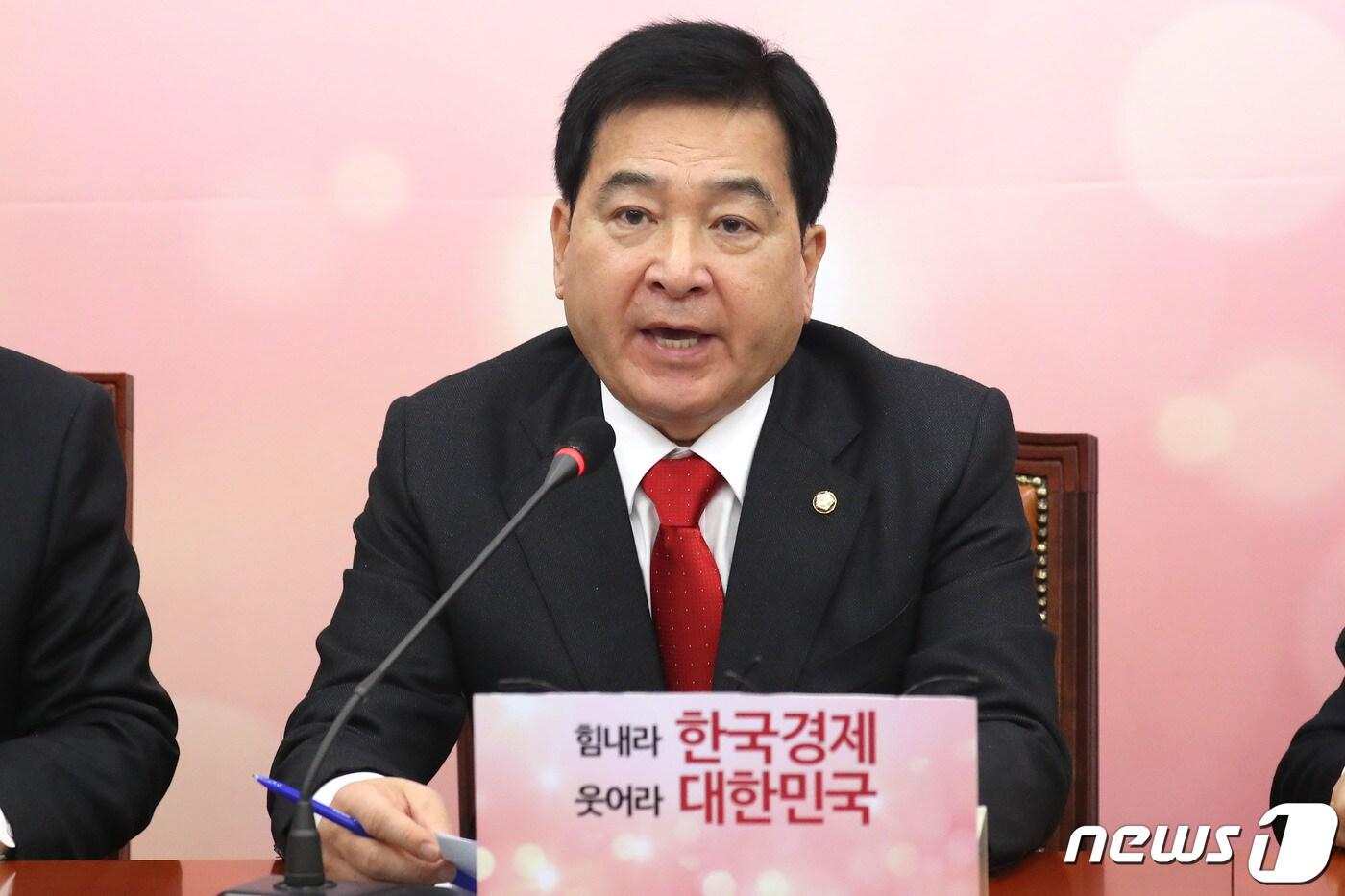 심재철 자유한국당 원내대표가 16일 오전 서울 여의도 국회에서 열린 최고위원회의에서 모두발언을 하고 있다. 2020.1.16/뉴스1 ⓒ News1 임세영 기자