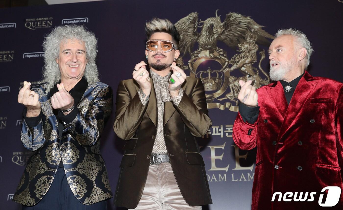 영국의 전설적 밴드 퀸(QUEEN)의 브라이언 메이(Brian May), 아담 램버트(Adam Lambert), 로저 테일러(Roger Meddows Taylor)가 16일 오후 서울 여의도 콘래드호텔에서 열린 내한 기자간담회에 참석해 포즈를 취하고 있다. 2020.1.16/뉴스1 ⓒ News1 권현진 기자