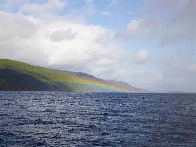 본문 이미지 - 김신욱, Loch Ness Rainbow, Inkjet print, 100x130㎝, 2019.(아마도예술공간 제공)ⓒ 뉴스1