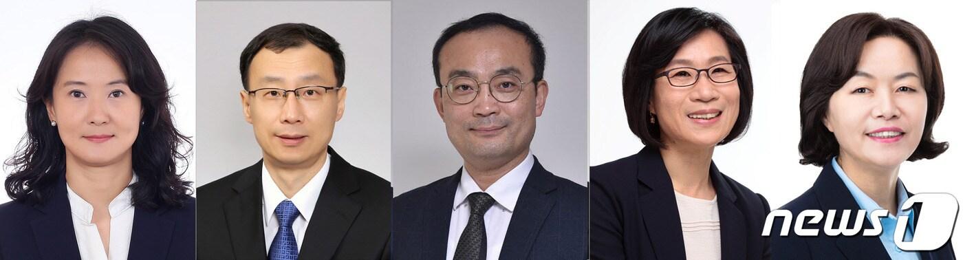 본문 이미지 - 문재인 대통령이 20일 단행한 신임비서관 인사에서 균형인사비서관에 임명된 김미경 전 법무비서관실 선임행정관, 재정기획관에 조영철 고려대 경제학과 초빙교수, 사회적경제비서관에 김기태 한국협동조합연구소 소장, 기후환경비서관에 김제남 제19대 국회의원, 여성가족비서관에 김유임 저출산고령사회위원회 미래기획분과위원. (청와대 제공) 2020.1.20/뉴스1