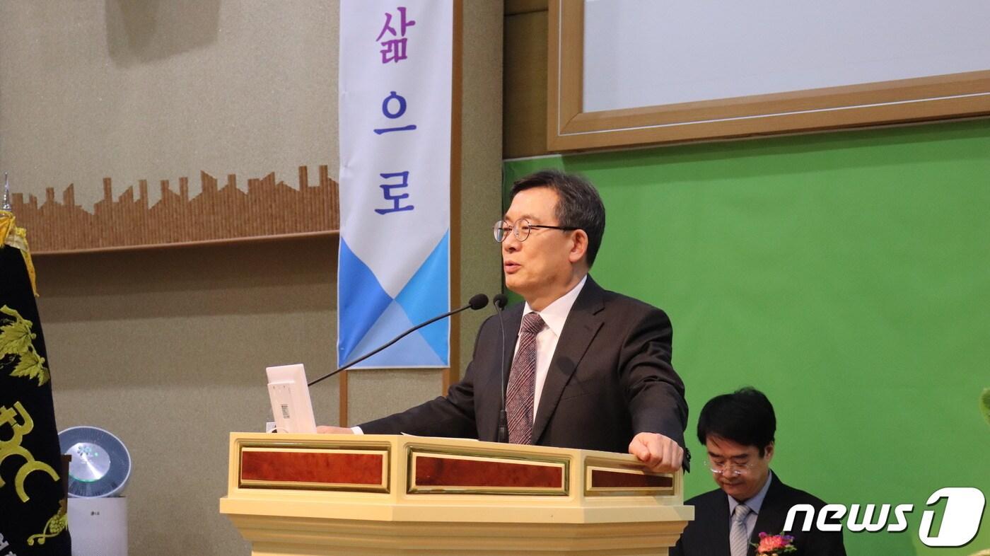 (사)부산기독교총연합회 제42회 대표회장에 취임한 임영문 평화교회 목사가 취임사를 하고 있다. ⓒ 뉴스1