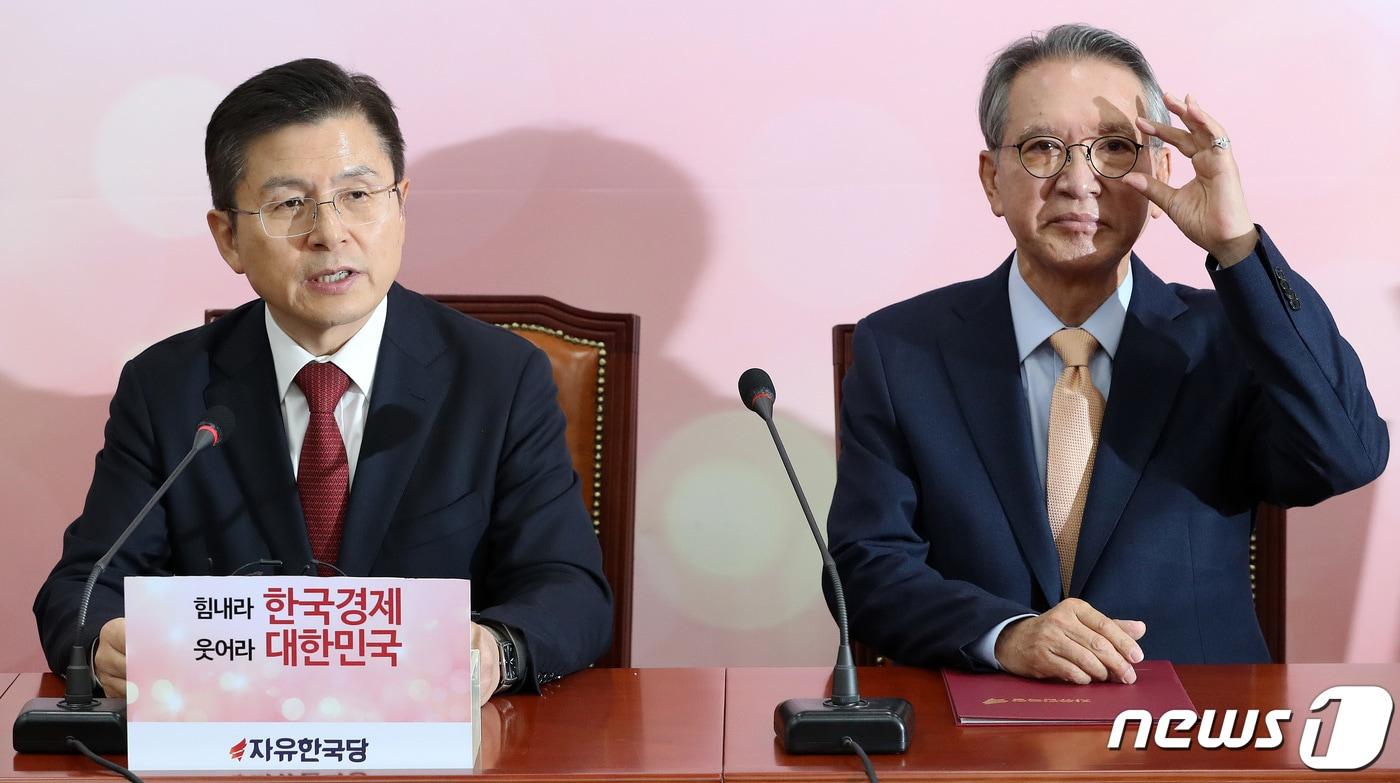 본문 이미지 - 왼쪽부터 황교안 미래통합당 대표, 김형오 공천관리위원장. 2020.1.23/뉴스1 ⓒ News1 박세연 기자