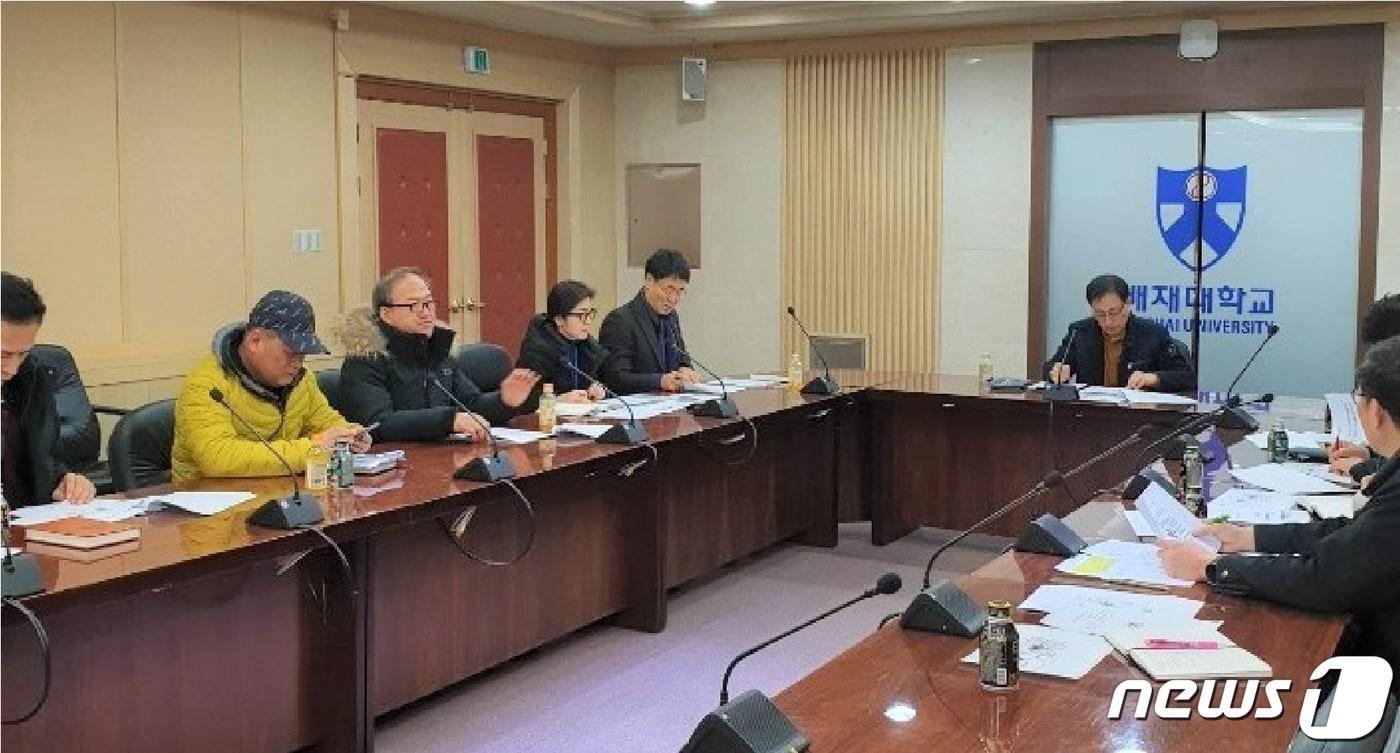 본문 이미지 - 배재대가 '우한폐렴'의 국내 확산에 따라 올해 1학기 중국 교환학생을 전면 취소하기로 결정했다. 사진은 배재대 신종 코로나 바이러스 긴급 대책회의 모습 ⓒ 뉴스1