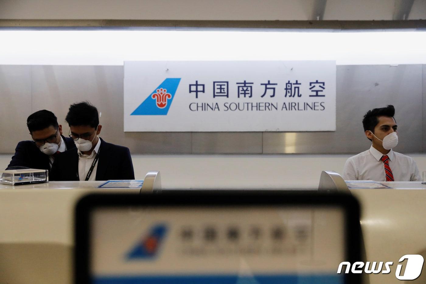 중국 남방항공 공항 카운터&lt;자료사진&gt;ⓒ 로이터=뉴스1 ⓒ News1 정윤미 기자
