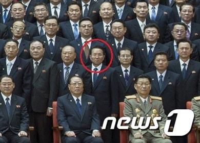 본문 이미지 - (평양 노동신문=뉴스1) =지난 1일 북한 노동당 기관지 노동신문에 보도된 제7기 제5차 전원회의 기념사진에서 장금철 통일전선부 부장으로 추정되는 인물이 포착됐다. [국내에서만 사용가능. 재배포 금지. DB 금지. For Use Only in the Republic of Korea. Redistribution Prohibited] rodongphoto@news1.kr