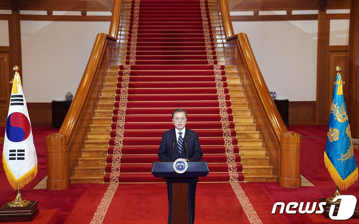 본문 이미지 - 문재인 대통령이 7일 오전 청와대에서 2020년 신년사를 발표하고 있다. (청와대 제공) 2020.1.7/뉴스1