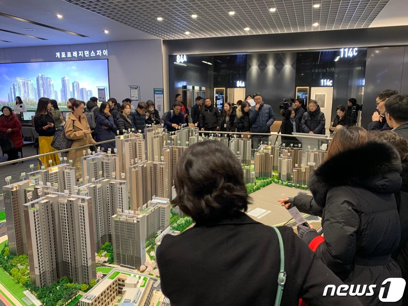 본문 이미지 - GS건설이 2019년 공급한 서울 강남구 '개포프레지던스자이' 모델하우스 모습.(제공=GS건설)ⓒ 뉴스1