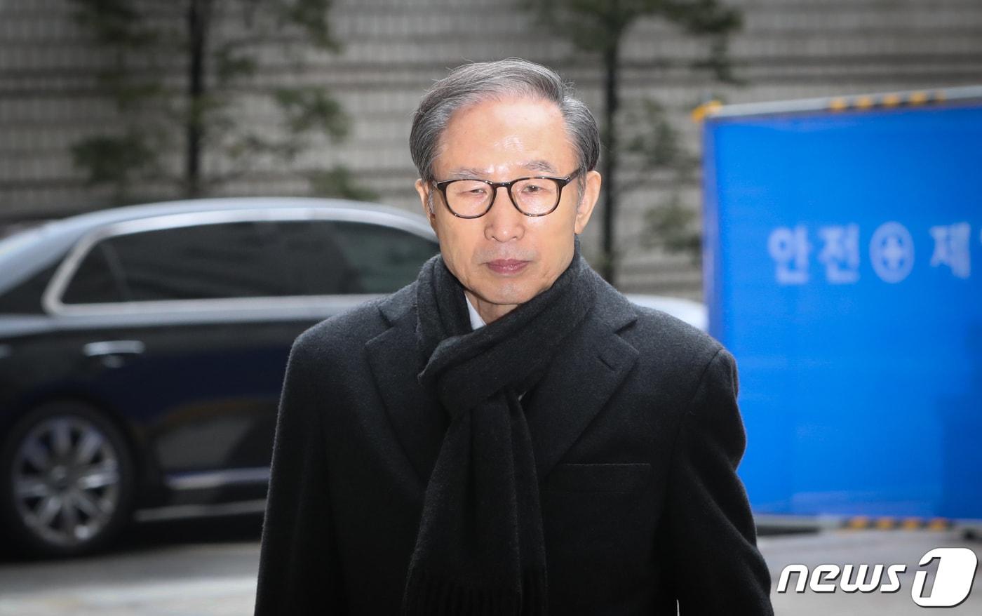 다스 자금 횡령과 뇌물수수 의혹을 받고 있는 이명박 전 대통령. 뉴스1 ⓒ News1