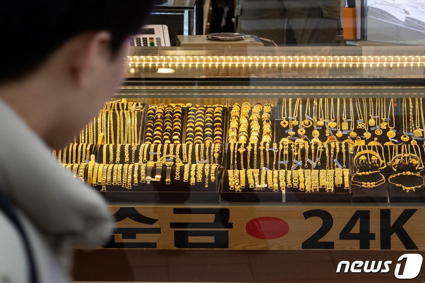 본문 이미지 - 서울 종로의 한 귀금속 매장. ⓒ News1 자료사진