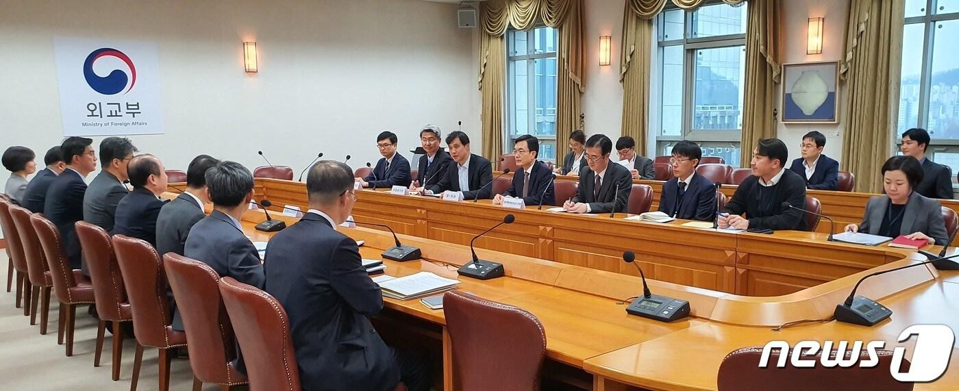 외교부가 8일 중동정세 대책반 회의를 진행하고 재외국민 보호 관련 위기경보를 '주의'단계로 발령했다. (외교부 제공) ⓒ 뉴스1