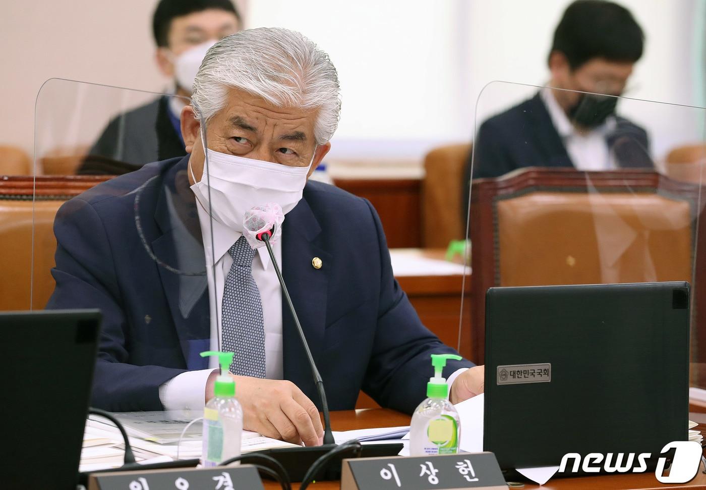 본문 이미지 - 이상헌 더불어민주당 의원이 12일 오전 서울 여의도 국회에서 열린 문화체육관광위원회의 문화재청·한국전통문화대·문화재연구소 등에 대한 국정감사에서 질의를 하고 있다. 2020.10.12/뉴스1 ⓒ News1 박세연 기자