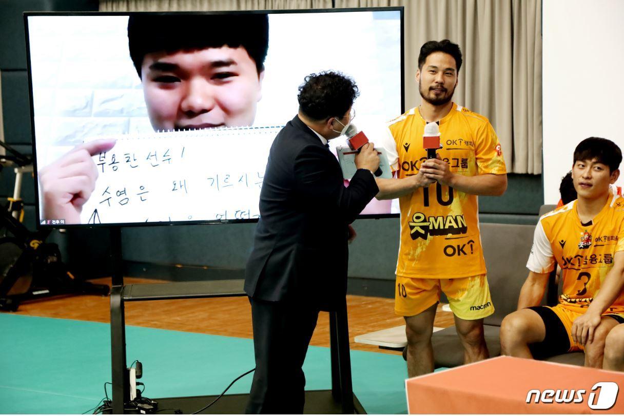 본문 이미지 - 덥수룩한 수염과 함께 강한 남자로 돌아온 OK금융그룹 리베로 부용찬. (OK금융그룹 읏맨 배구단 제공) ⓒ 뉴스1