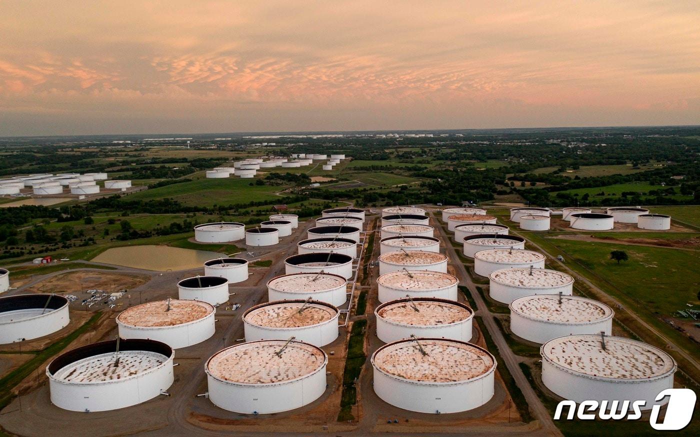 WTI 0.8% 상승 마감…미국 원유 재고 3주 연속 감소 - 뉴스1