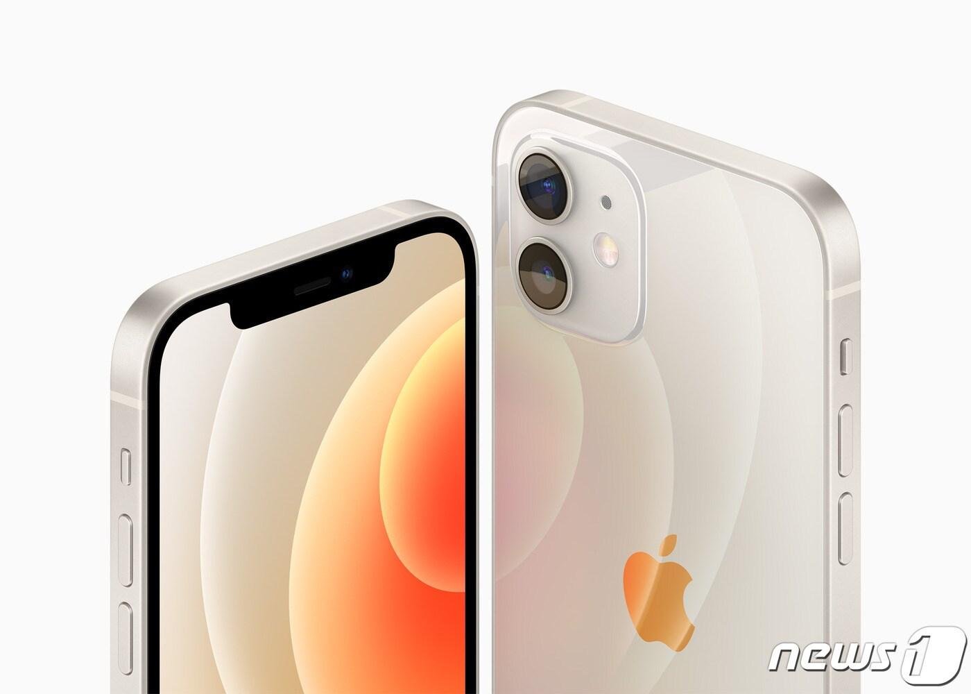 본문 이미지 - 애플이 13일(현지시간) 5G 스마트폰인 아이폰12를 공개했다. ⓒ 뉴스1