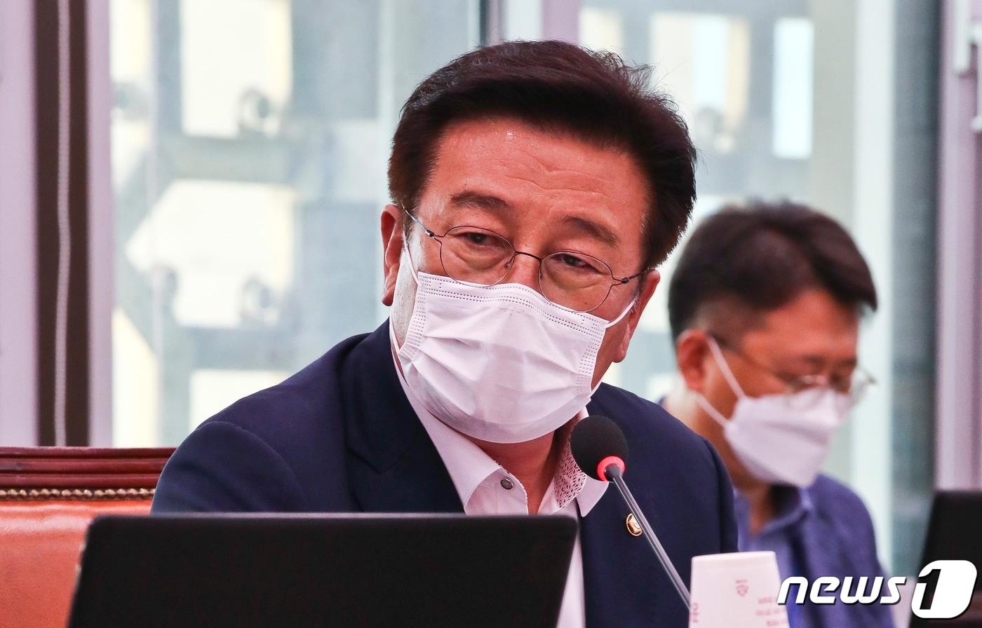 본문 이미지 - 윤재갑 더불어민주당 의원(전남 해남·완도·진도) ⓒ News1