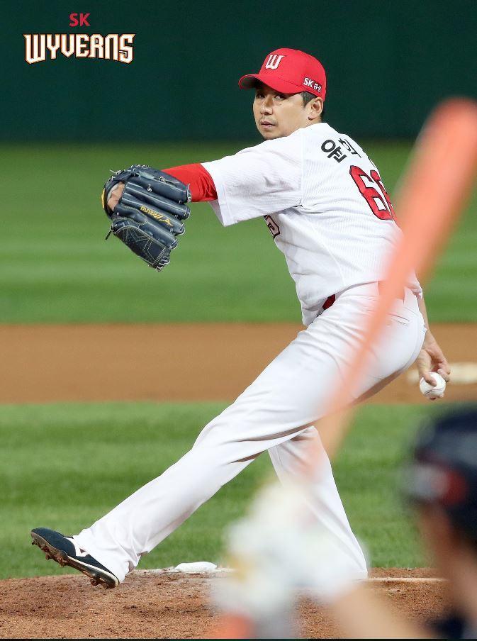 본문 이미지 - 2년 여 만에 다시 마운드에 선 윤희상. (SK 와이번스 제공) ⓒ 뉴스1