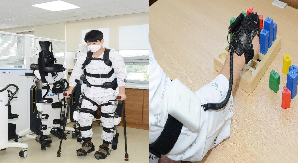 본문 이미지 - 엔젤렉스M을 착용하고 보행 중인 모습(왼쪽)과 네오마노 착용 후 블록을 들어 올려 제자리에 놓는 모습(사진제공=세브란스병원) ⓒ 뉴스1