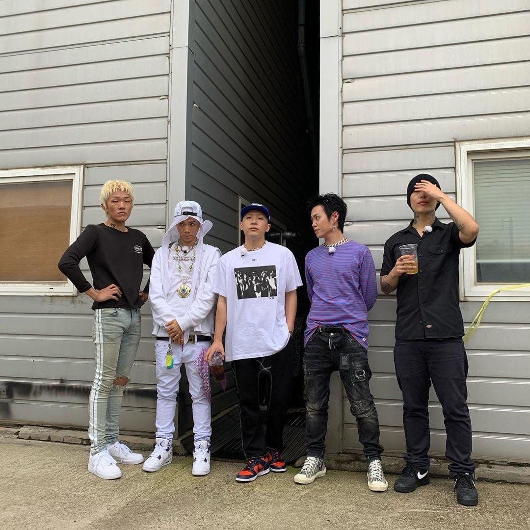 본문 이미지 - 영웨스트, 루피, 나플라, 블루, 오왼(왼쪽부터)/ 사진=메킷레인 레코즈 인스타그램 ⓒ 뉴스1