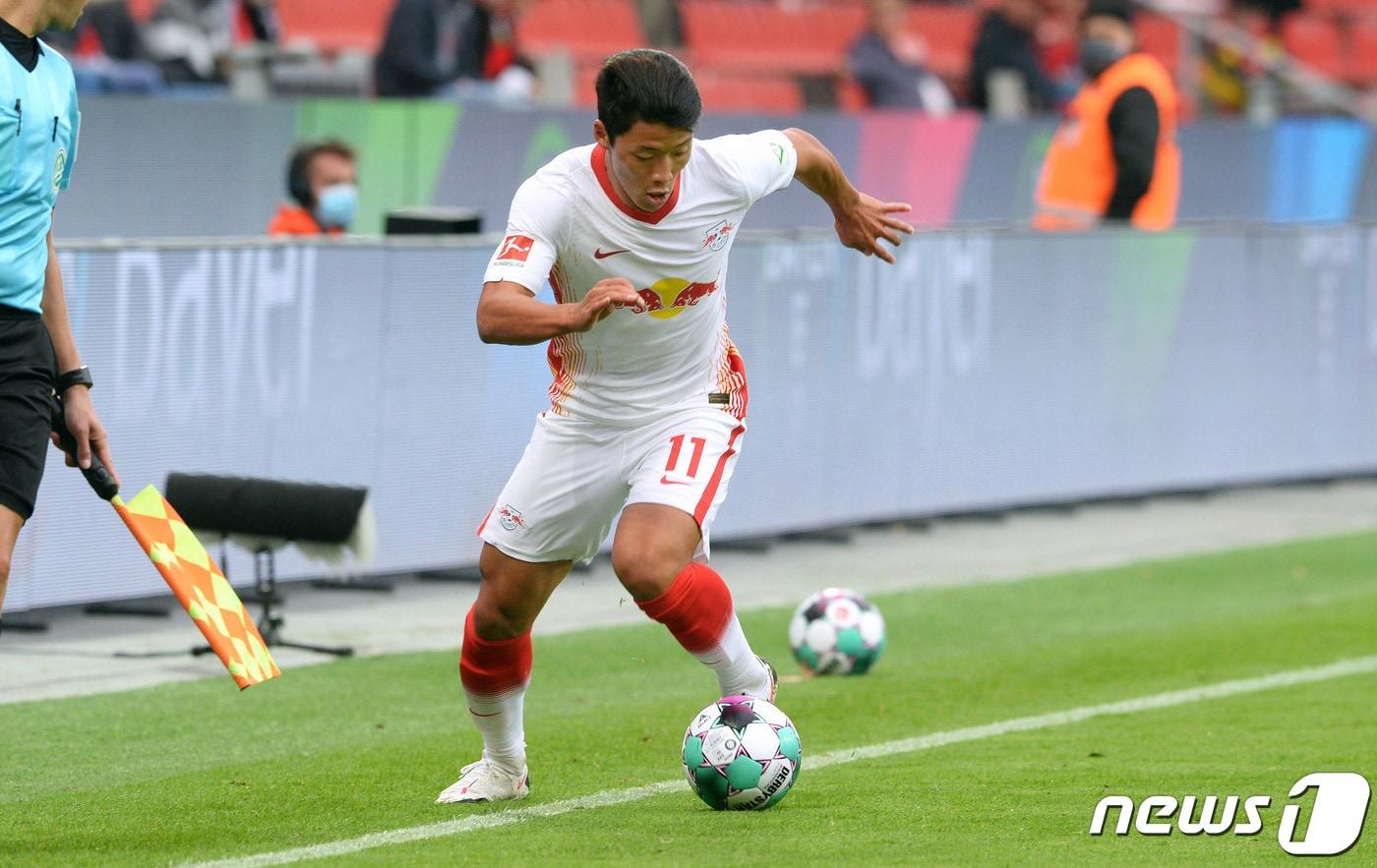 본문 이미지 - 독일 분데스리가 라이프치히에서 뛰는 황희찬. ⓒ AFP=뉴스1