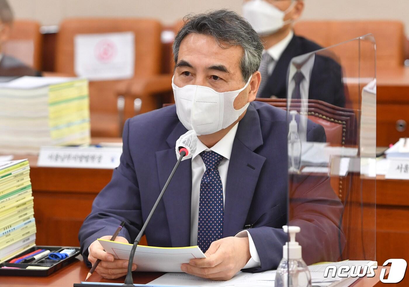 민중기 전 서울중앙지방법원장/뉴스1 ⓒ News1 성동훈 기자