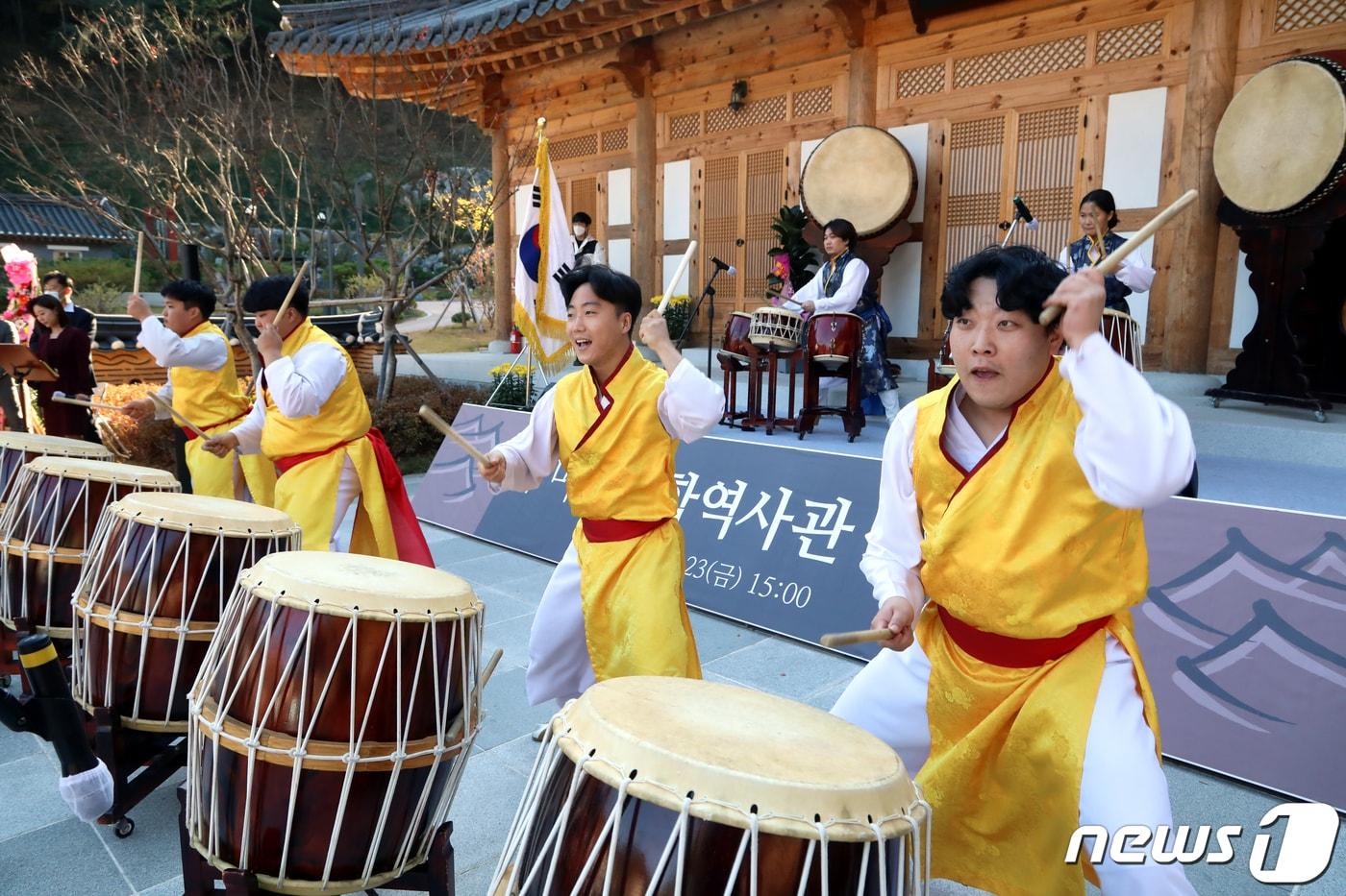 문화체육관광부 3대 문화권 문화관광 기반 조성 사업으로 8만4285㎡ 부지에 구미역사관, 성리학전시관, 기획전시관 등 전시관 3개동과 선비대학, 일반인 강좌, 어린이·가족 프로그램 등을 운영하는 체험관 3개동, 강당, 카페 등을 갖췄다. 2020.10.23/뉴스1 ⓒ News1 정우용 기자