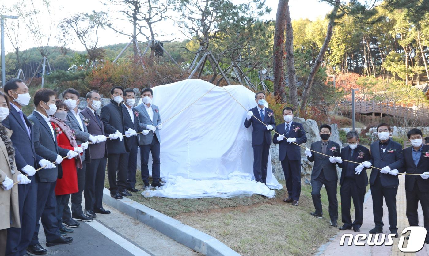 본문 이미지 - 경북도는 29일 3대문화권 사업장 46곳의 운영 실태를 진단하고 매각·통폐합·장기 임대 등을 포함한 개편 방안을 검토한다. 사진은 구미성리학역사관 개관식 2020.10.23 ⓒ 뉴스1 정우용 기자