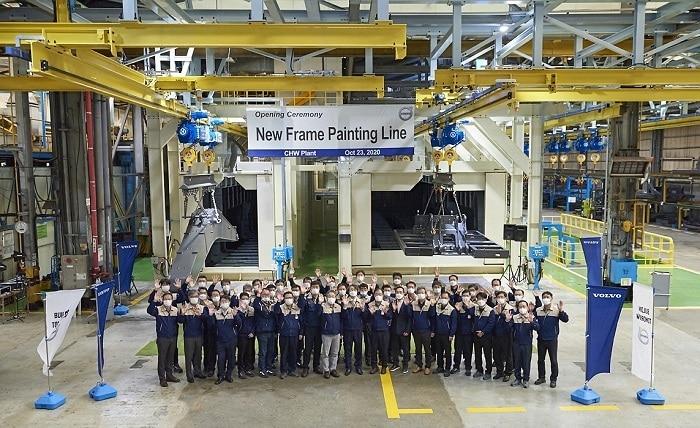 본문 이미지 - 볼보건설기계 창원공장 도장라인 준공식.(볼보건설기계 제공)ⓒ 뉴스1