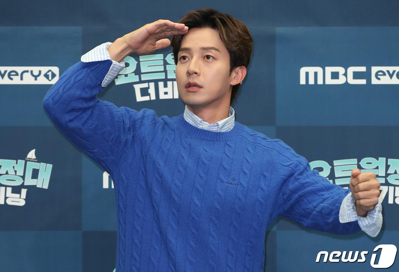 본문 이미지 - 개그맨 허경환이 26일 오후 서울 마포구 상암동 스탠포드 호텔 서울에서 열린 MBC에브리원 ‘요트원정대: 더 비기닝’ 제작발표회에 참석해 포즈를 취하고 있다. ‘요트원정대: 더 비기닝’은 겁 없는 요트 쌩초보들이 요트에 도전해, 맨몸으로 요트에 대해 알아가며 즐거움을 느끼는 여정을 담은 튜토리얼식 버라이어티다. 2020.10.26/뉴스1 ⓒ News1 김진환 기자